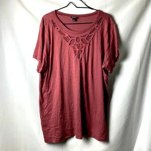 TORRID WOMENS SIZE 3(WO SIZE 22/24) DEEP MAUVE TOP LASER CUT DESIGN ON‎ FRONT